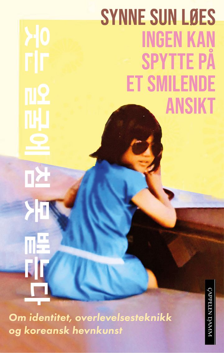 bokomslag: Ingen kan spytte på et smilende ansikt : om identitet, overlevelsesteknikk og koreansk hevnkunst : essay