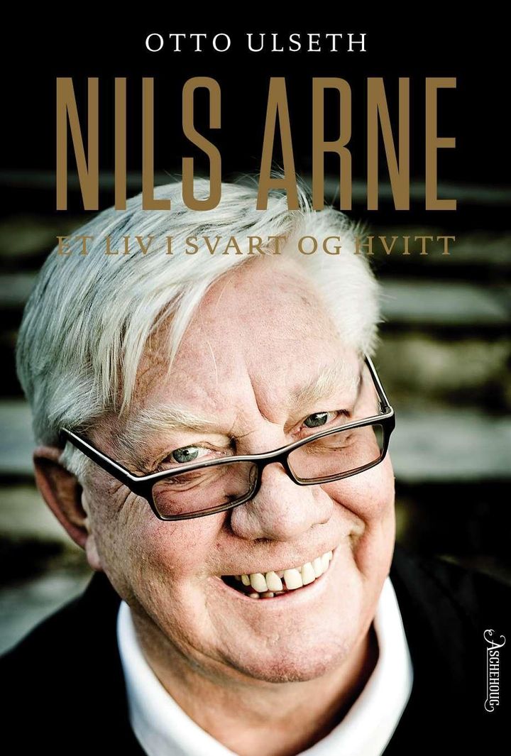 bokomslag: Nils Arne : et liv i svart og hvitt