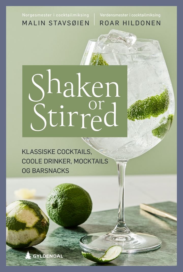 bokomslag: Shaken or stirred : klassiske cocktails, coole drinker, mocktails og barsnacks